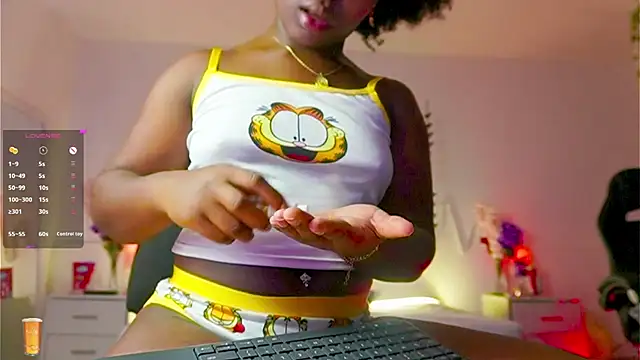 Snapshot of EmmaSanzz_ chatting on 10/02/25, 11:39 EmmaSanzz online show from 10/02/25, 11:39