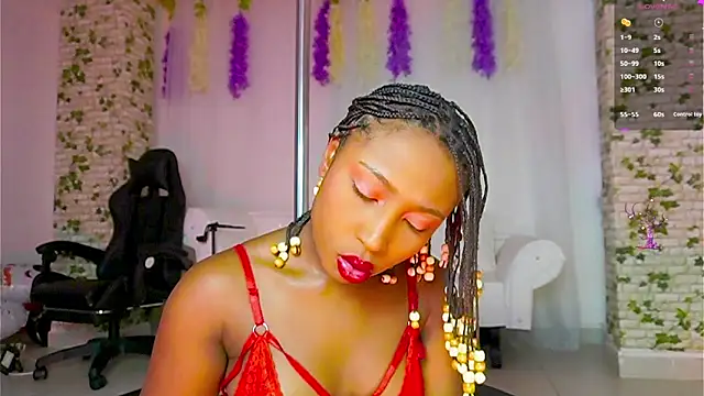 Snapshot of EmmaSanzz_ chatting on 10/04/25, 11:41 EmmaSanzz online show from 10/04/25, 11:41