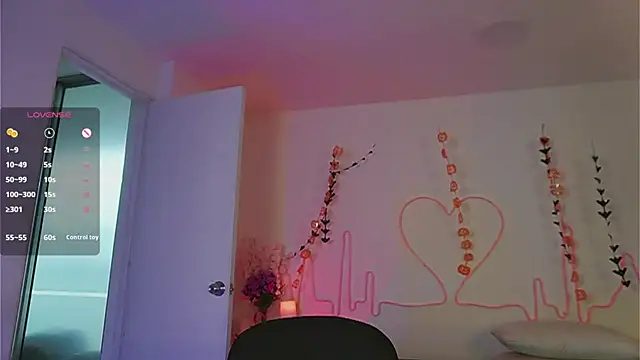 Snapshot of EmmaSanzz_ chatting on 10/11/25, 11:42 EmmaSanzz online show from 10/11/25, 11:42