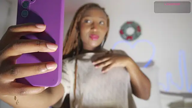 Snapshot of EmmaSanzz_ chatting on 12/01/25, 12:10 EmmaSanzz online show from 12/01/25, 12:10