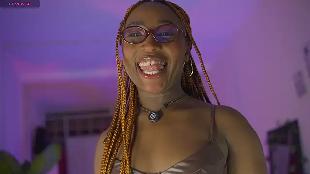 Snapshot of EmmaSanzz_ chatting on 03/01/26, 10:28 EmmaSanzz online show from 03/01/26, 10:28