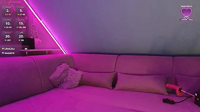 Snapshot of Terinn_Blu chatting on 02/14/25, 06:12 Terinn Blu online show from 02/14/25, 06:12