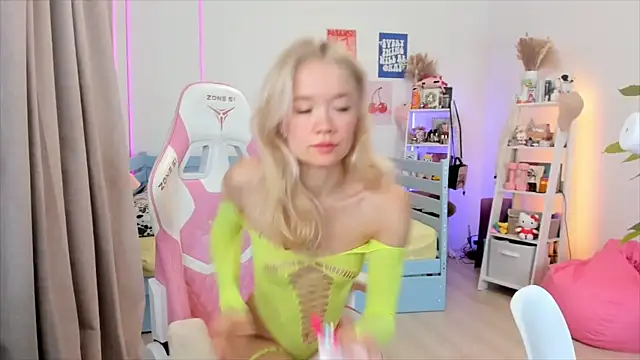 Lily Young online show from 11/28/25, 05:32