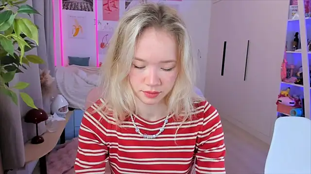 Lily Young online show from 02/23/26, 04:54