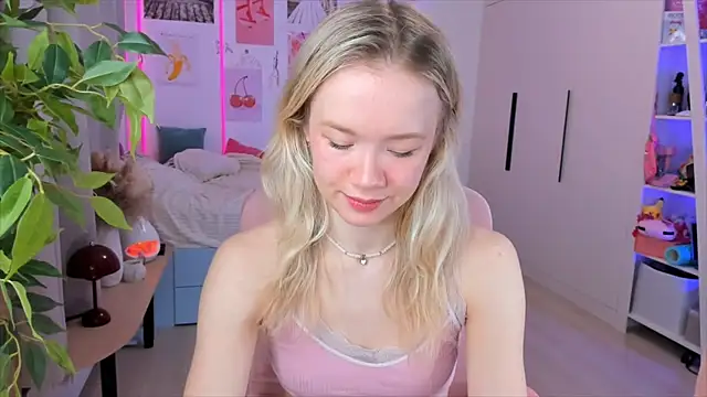 Lily Young online show from 02/24/26, 04:43