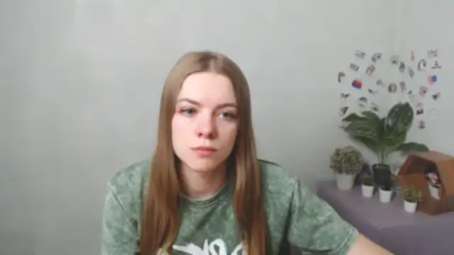 AliceFlirtt  online show from 12/22/25, 10:23