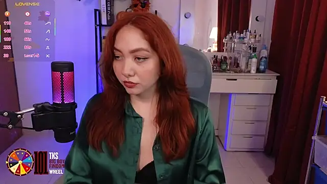 Snapshot of LilyVelvett chatting on 09/11/25, 04:23 LilyVelvett online show from 09/11/25, 04:23