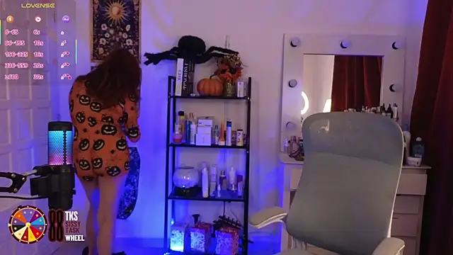 Snapshot of LilyVelvett chatting on 09/19/25, 03:30 LilyVelvett online show from 09/19/25, 03:30
