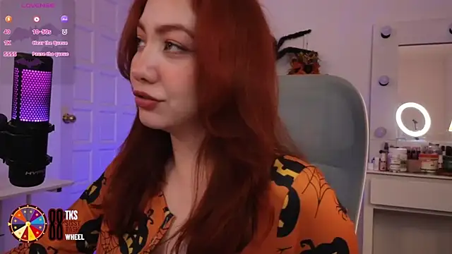Snapshot of LilyVelvett chatting on 10/02/25, 04:08 LilyVelvett online show from 10/02/25, 04:08