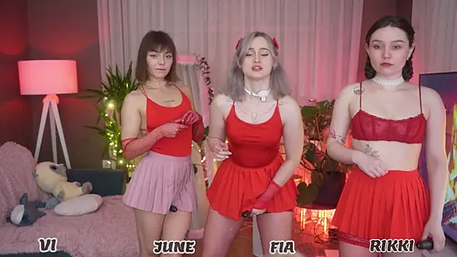 your favoritegirls online show from 10/06/25, 02:31