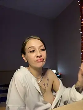 Dooubletroublee online show from 02/24/25, 12:41