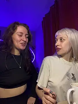 Dooubletroublee online show from 09/30/25, 08:03