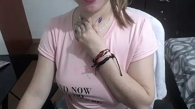 Snapshot of Luna_girlhot_ chatting on 02/08/25, 04:36 Luna girlhot  online show from 02/08/25, 04:36