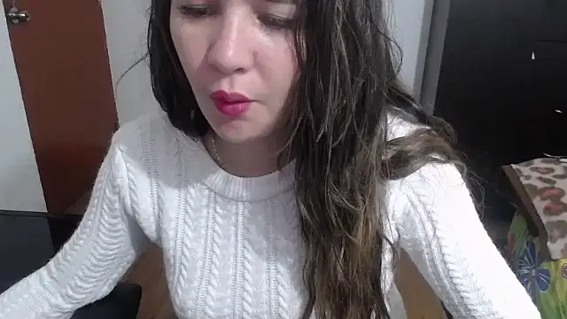 Snapshot of Luna_girlhot_ chatting on 03/03/25, 06:44 Luna girlhot  online show from 03/03/25, 06:44