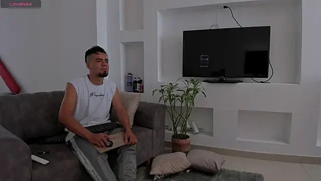 PittAndLunaa online show from 04/12/26, 12:43