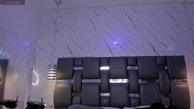 PittAndLunaa online show from 04/21/26, 12:33