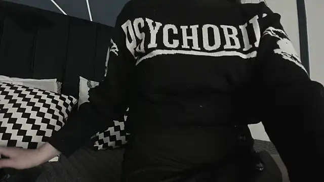 Adeelinee online show from 01/30/25, 07:59