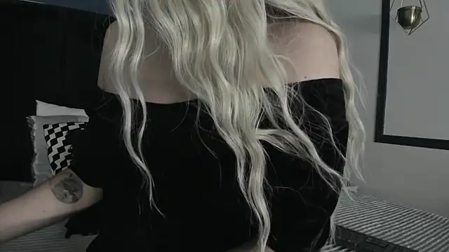 Adeelinee online show from 02/10/25, 07:49