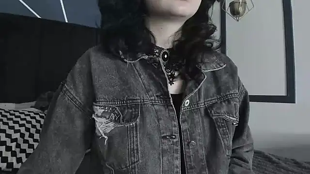 Adeelinee online show from 02/11/25, 11:22