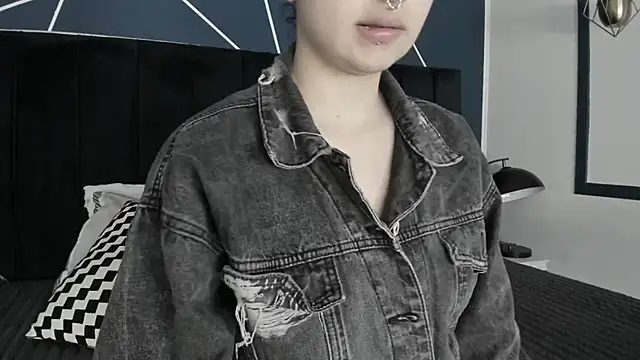 Adeelinee online show from 03/08/25, 07:42