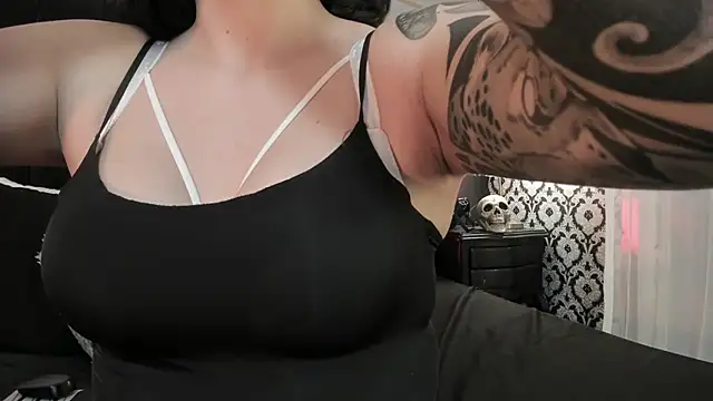 Adeelinee online show from 11/13/25, 08:30