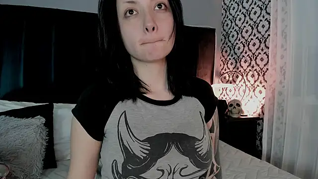 Snapshot of Adeelinee chatting on 05/25/26, 07:53 Adeelinee online show from 05/25/26, 07:53