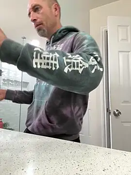 El Gizmo online show from 11/17/25, 06:14