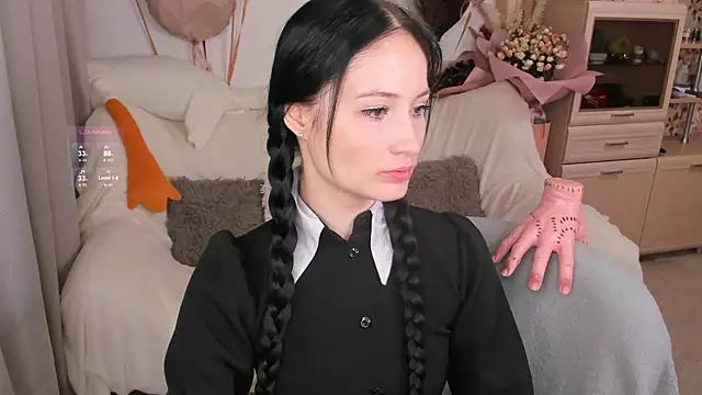 LisaMooore online show from 11/18/25, 07:29