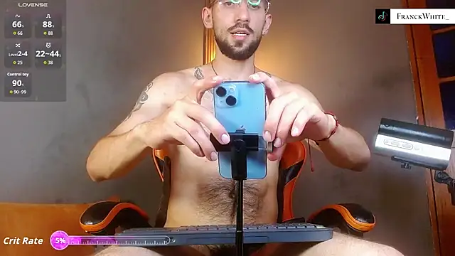 Snapshot of Mr_WhiteCock chatting on 06/26/26, 03:22 Mr WhiteCock online show from 06/26/26, 03:22