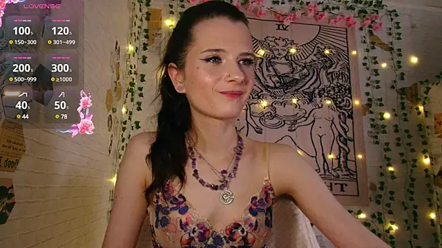 Snapshot of summerhazeee chatting on 03/15/25, 06:10 summerhazeee online show from 03/15/25, 06:10