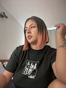 Snapshot of Rae_Lil_White chatting on 02/16/25, 09:48 Rae Lil White online show from 02/16/25, 09:48