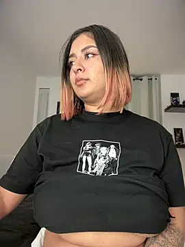 Snapshot of Rae_Lil_White chatting on 02/17/25, 05:14 Rae Lil White online show from 02/17/25, 05:14