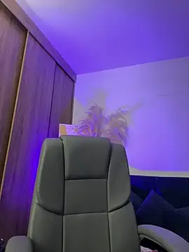 Snapshot of Rae_Lil_White chatting on 09/21/25, 11:28 Rae Lil White online show from 09/21/25, 11:28