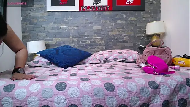 dayadubey  online show from 04/17/26, 11:35