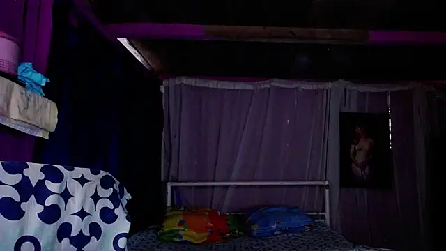 ZoeKuipers13 online show from 02/18/25, 09:09