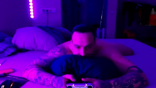 Snapshot of baphomet_from_ice chatting on 04/15/26, 04:14 baphomet from ice online show from 04/15/26, 04:14