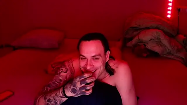 Snapshot of baphomet_from_ice chatting on 04/24/26, 07:05 baphomet from ice online show from 04/24/26, 07:05