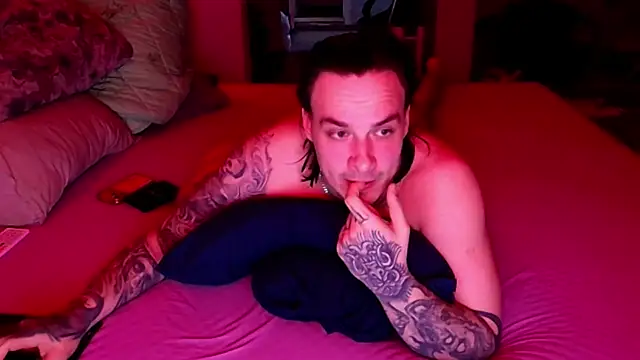 Snapshot of baphomet_from_ice chatting on 04/25/26, 01:14 baphomet from ice online show from 04/25/26, 01:14