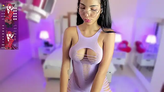 lauramartin1 online show from 03/08/25, 12:55