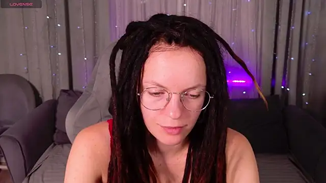 Snapshot of CoreyJane chatting on 08/05/26, 04:48 CoreyJane online show from 08/05/26, 04:48