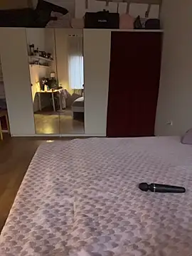 MariaValentine online show from 12/18/25, 06:30