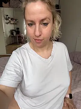 MariaValentine online show from 02/03/26, 08:41