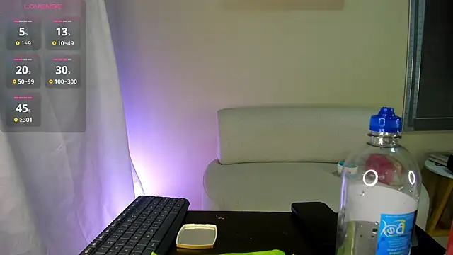 Snapshot of dahian_carter chatting on 05/20/26, 09:15 dahian carter online show from 05/20/26, 09:15