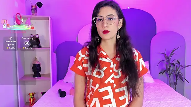 SophieGomez22 online show from 10/05/25, 11:30