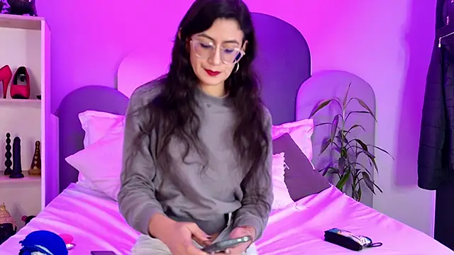 SophieGomez22 online show from 04/22/26, 11:34