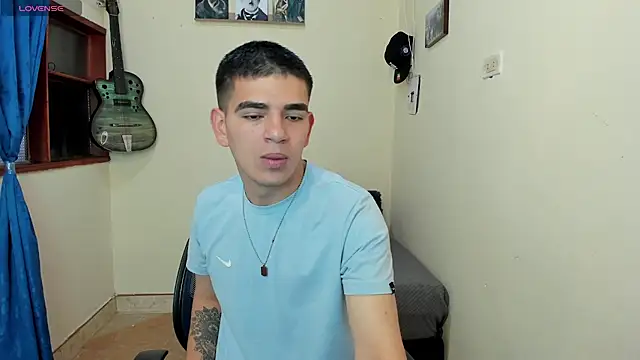 Snapshot of Ares_Johnson chatting on 02/01/25, 03:07 Ares Johnson online show from 02/01/25, 03:07