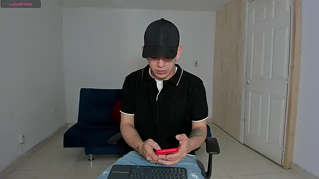 Snapshot of Ares_Johnson chatting on 09/23/25, 11:24 Ares Johnson online show from 09/23/25, 11:24