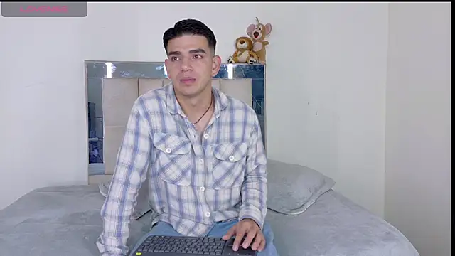 Snapshot of Ares_Johnson chatting on 06/16/26, 03:42 Ares Johnson online show from 06/16/26, 03:42