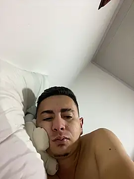 DanielGomez9 online show from 12/11/24, 04:39