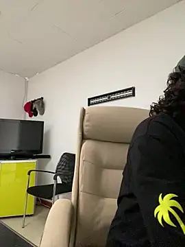 DanielGomez9 online show from 04/08/26, 04:51